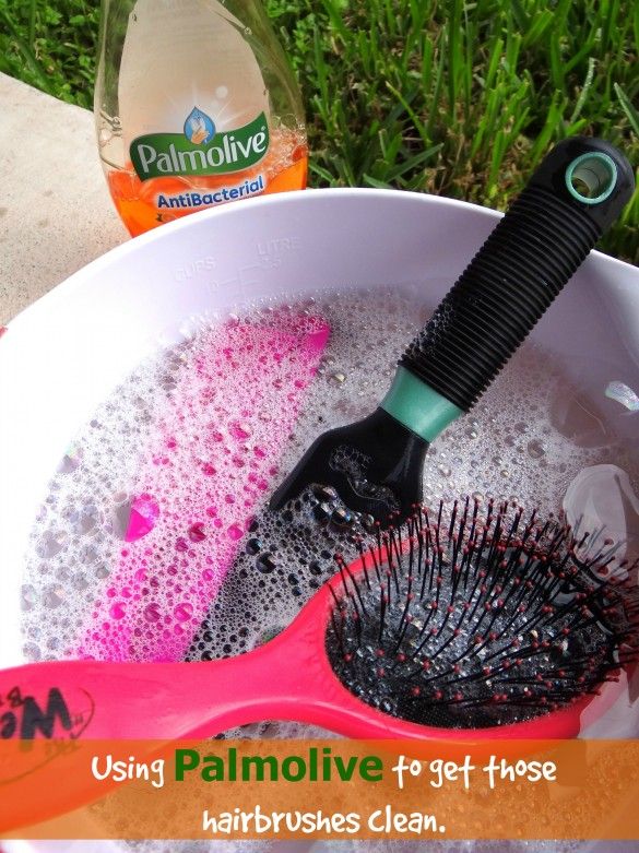 Using Palmolive to get those hairbrushes clean #PalmoliveWM