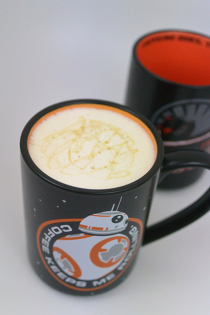 BB-8? Caramel Latte Recipe & Star Wars Holiday Gift Ideas from Hallmark Gold Crown Store